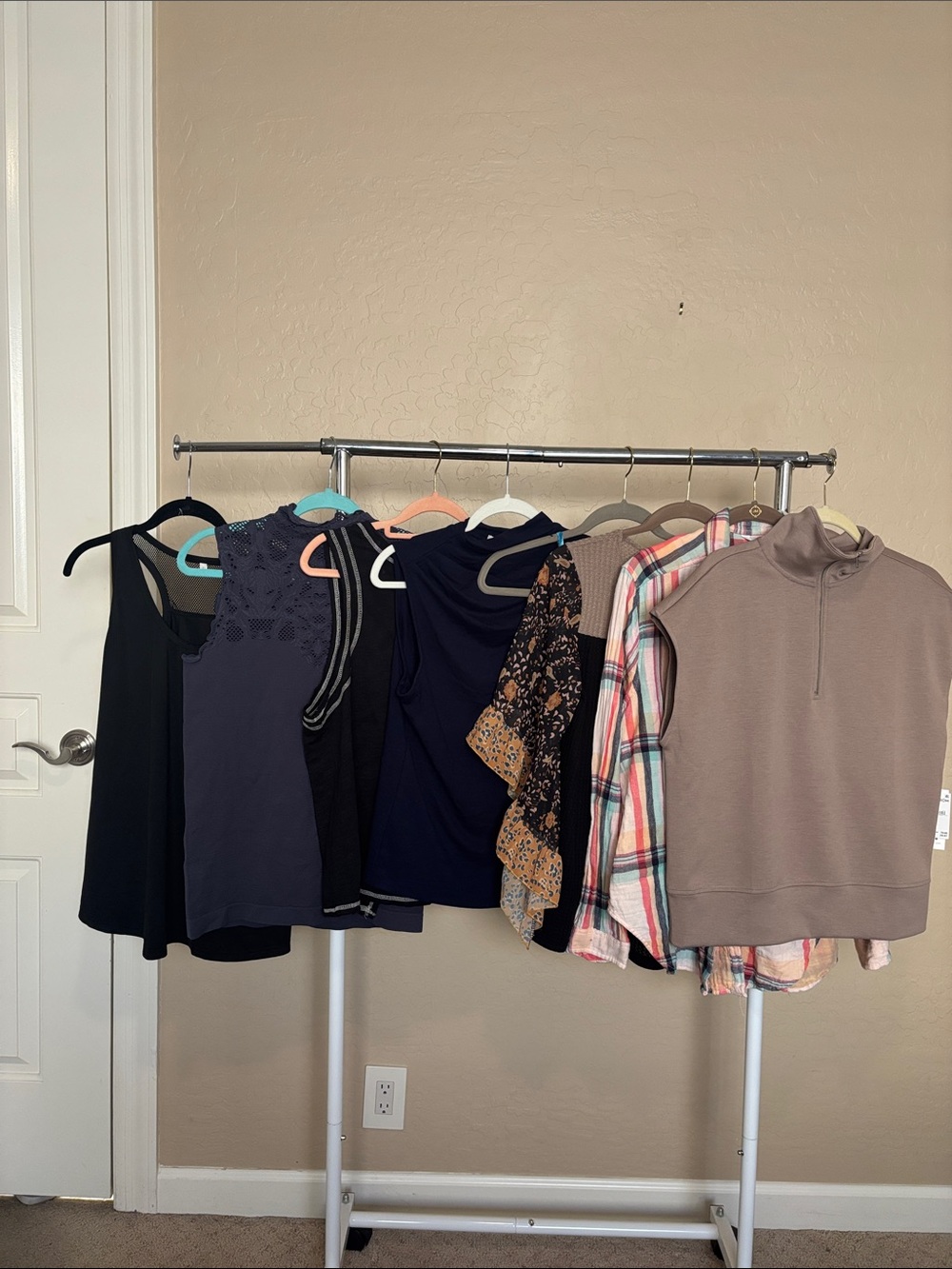 8 women’s tops!! Great deal negotiable